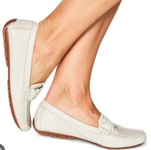 NWT.Vaneli  Leather Loafers Size 7M